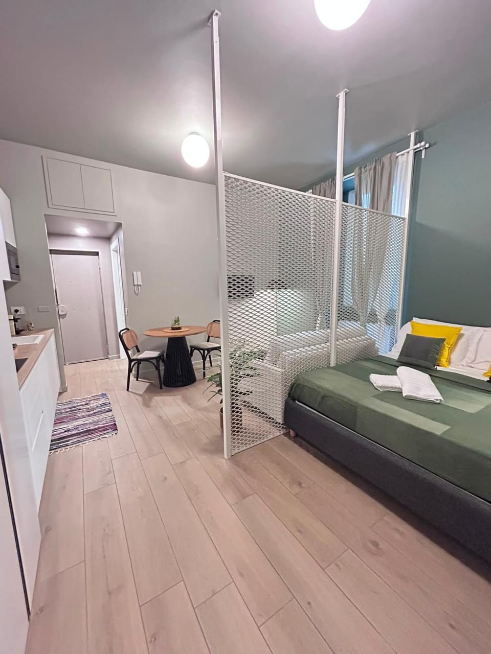 Bed, Kitchen or kitchenette, Photo of the whole room, Bedroom, towels