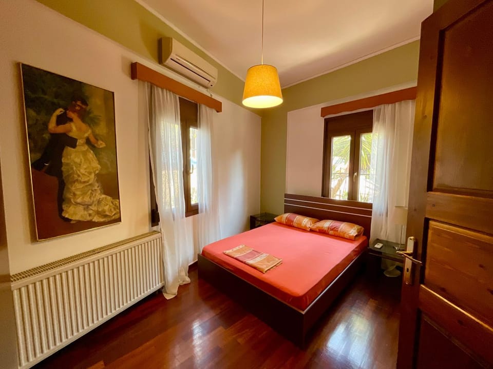 Bed, Photo of the whole room, Bedroom, internet, air conditioner