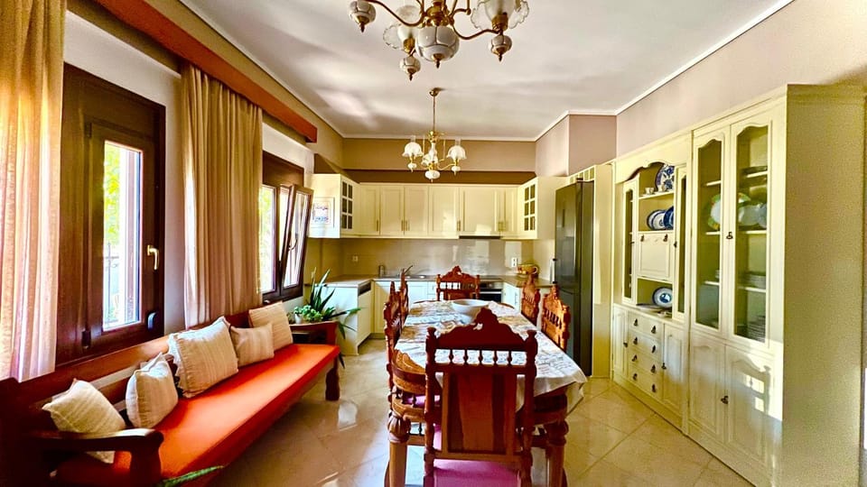 Living room, Seating area, Dining area