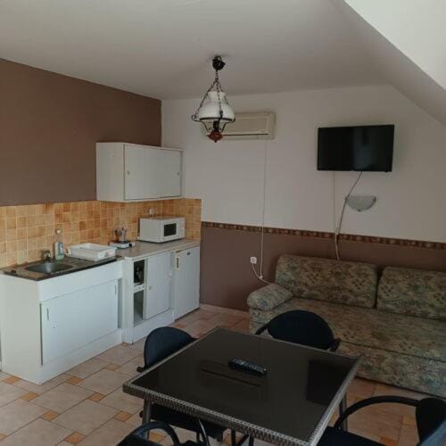 S48 Apartmanház Siófok Apartment in Siófok