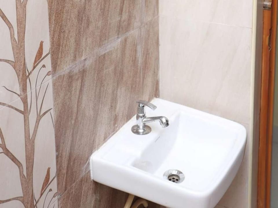 Starlighthotels near L&T DLF MIOT Chennai Trade Center Manapakkam Hotel in Chennai