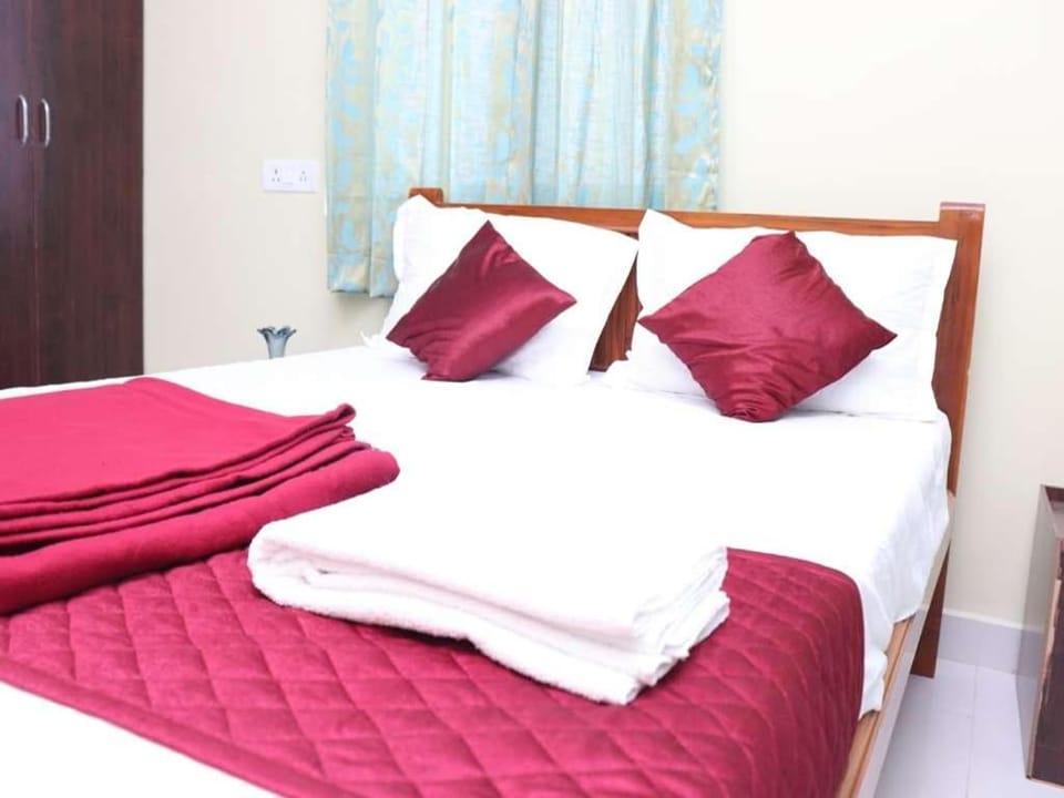 Starlighthotels near L&T DLF MIOT Chennai Trade Center Manapakkam Hotel in Chennai