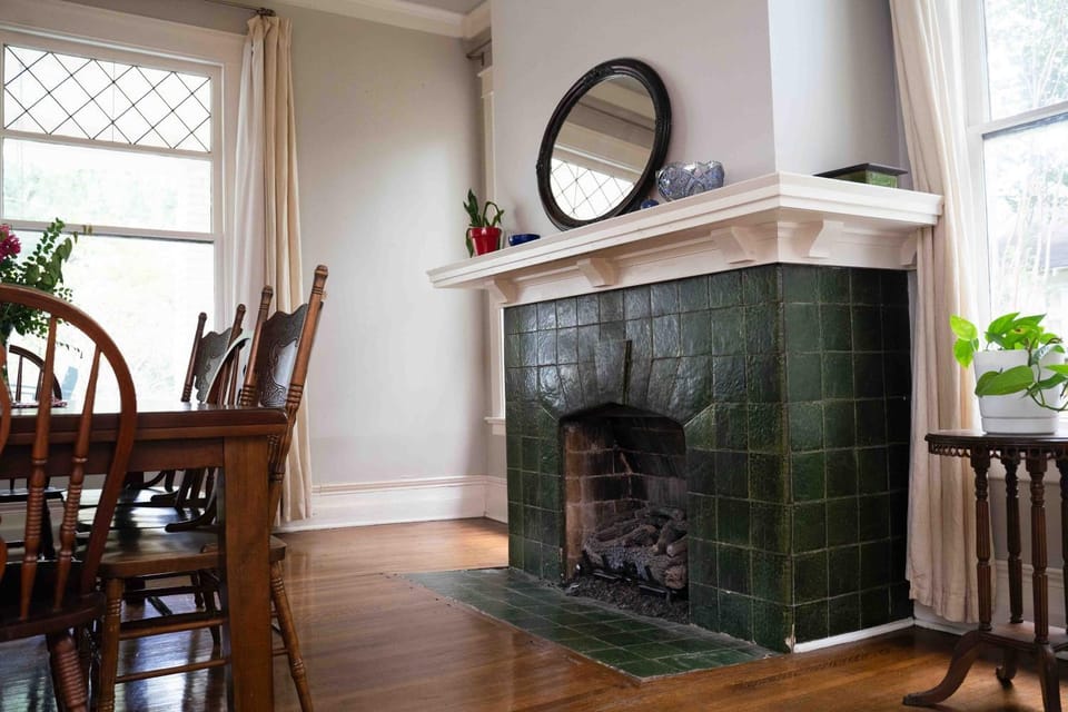 Seating area, fireplace