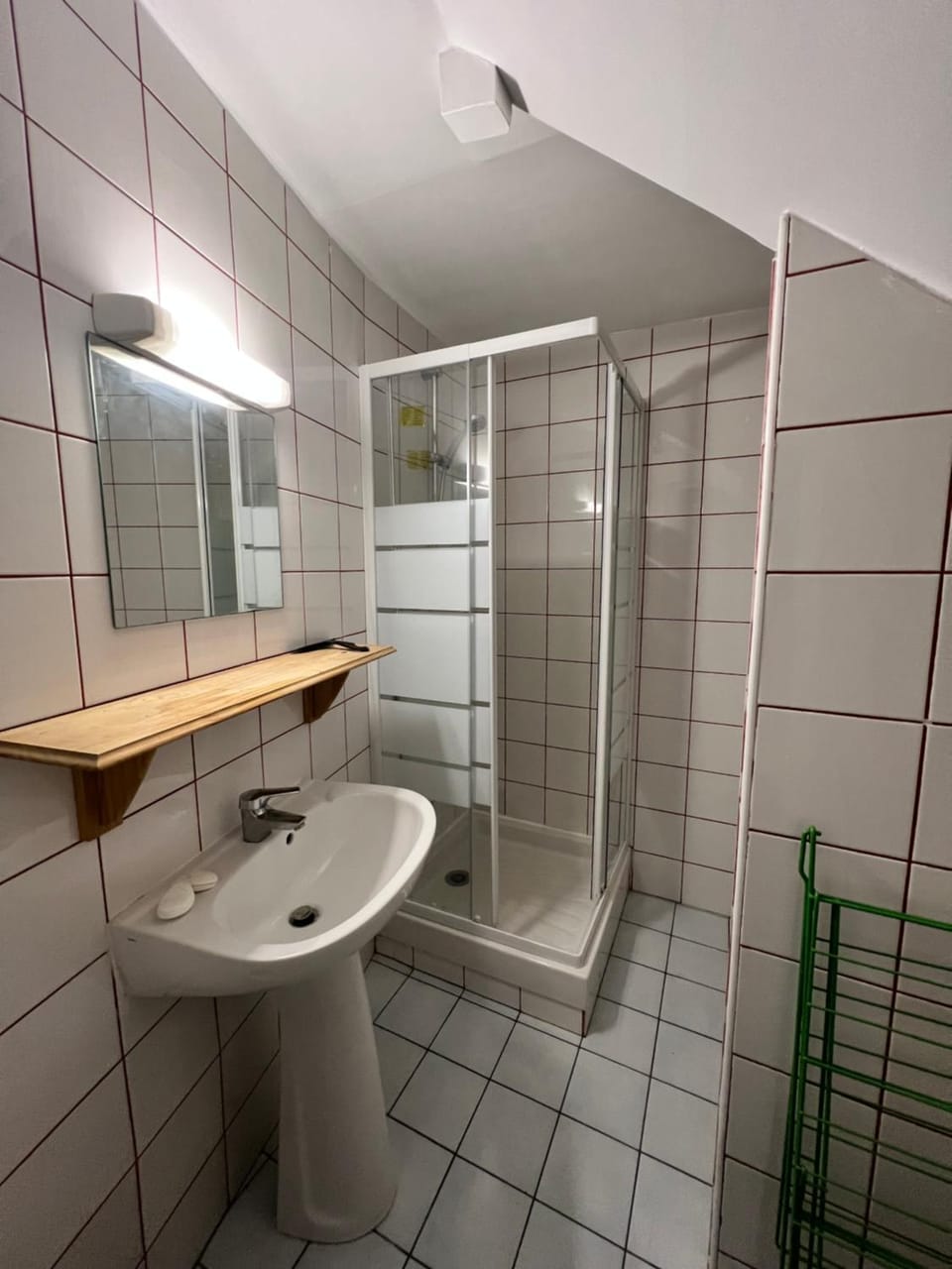 Shower, Toilet