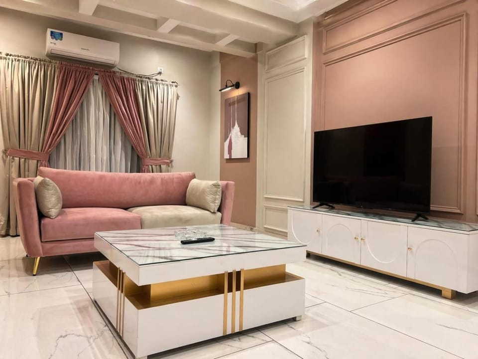 Communal lounge/ TV room, TV and multimedia