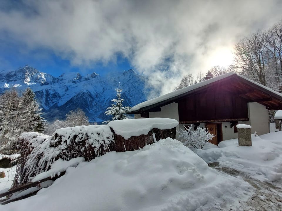 CHALET CHALEUREUX Vallée DE CHAMONIX 4CH 4SDB SAUNA Chalet in Les Houches