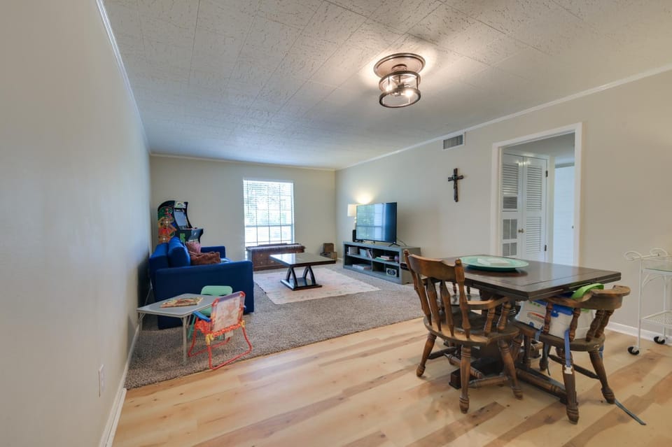 Accessible Family Condo Near Downtown Riverfront House in San Angelo