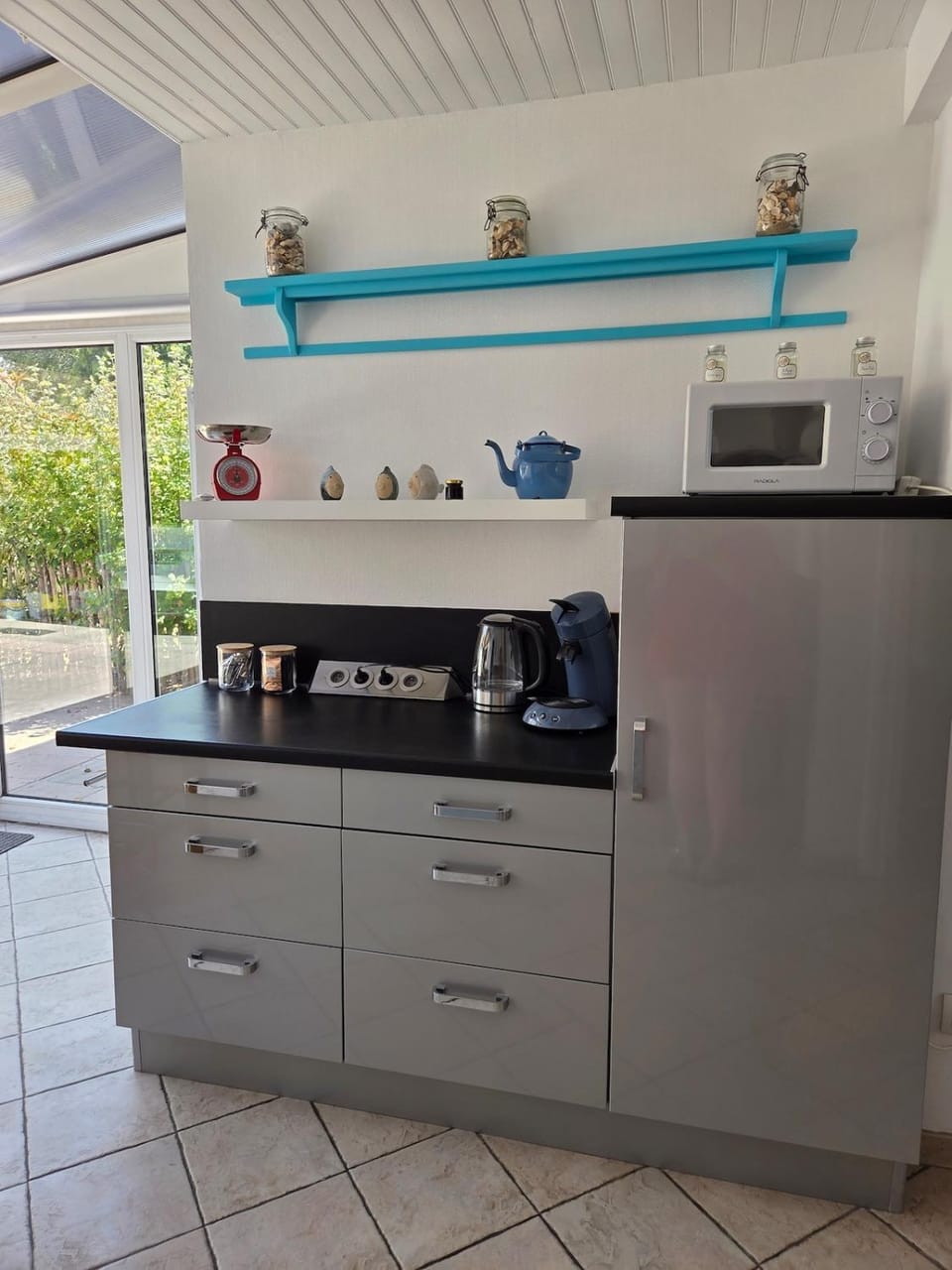 Coffee/tea facilities, toaster