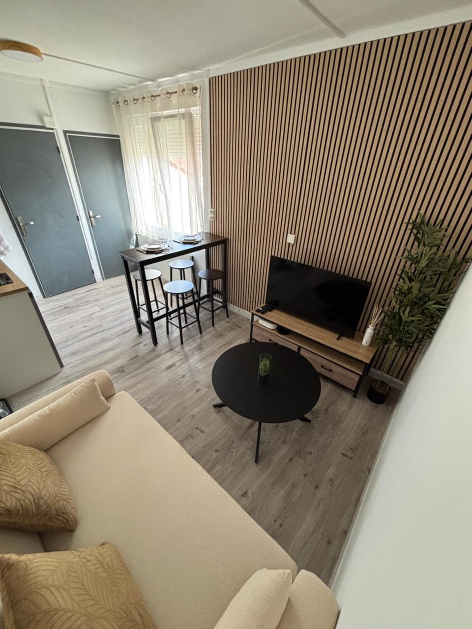 Living room, Dining area