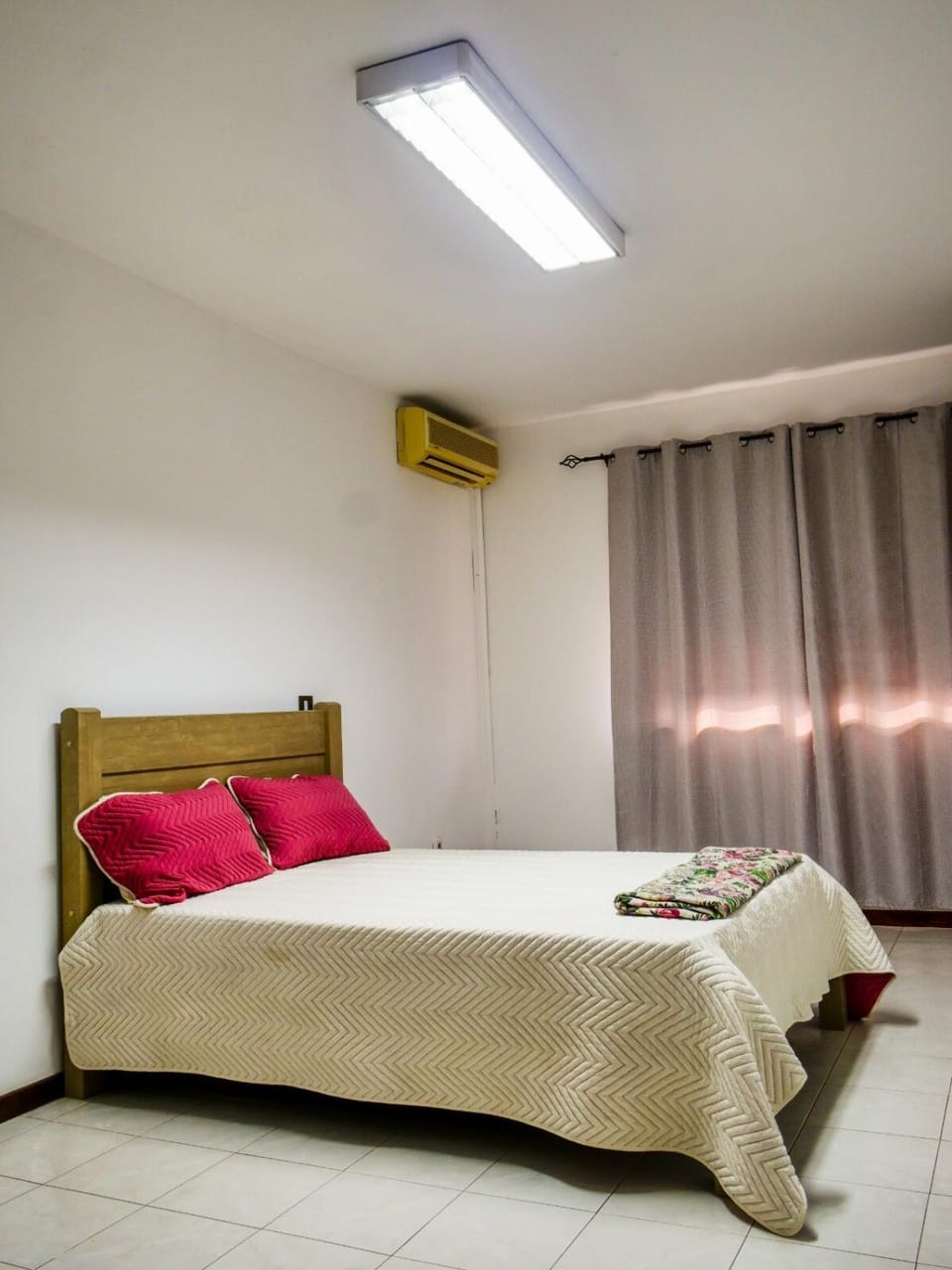 Bed, Bedroom, air conditioner
