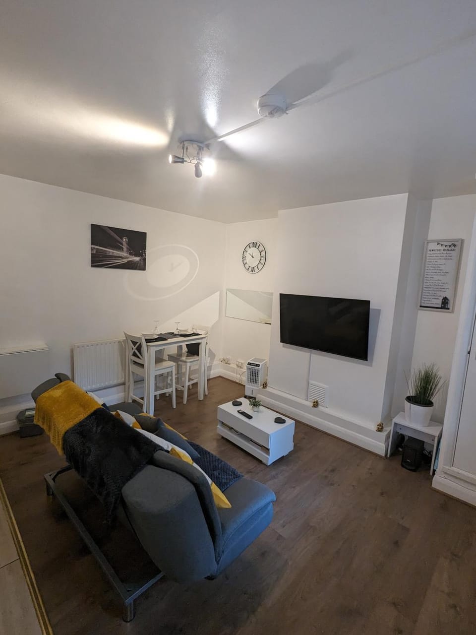 TV and multimedia, Seating area