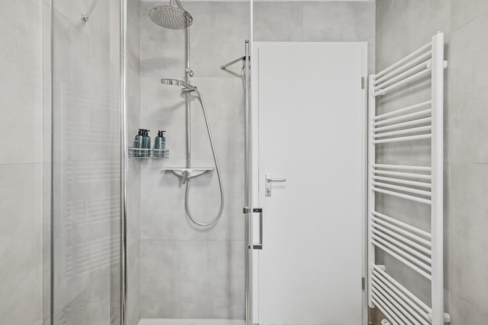 Shower, Bathroom, heating, towels