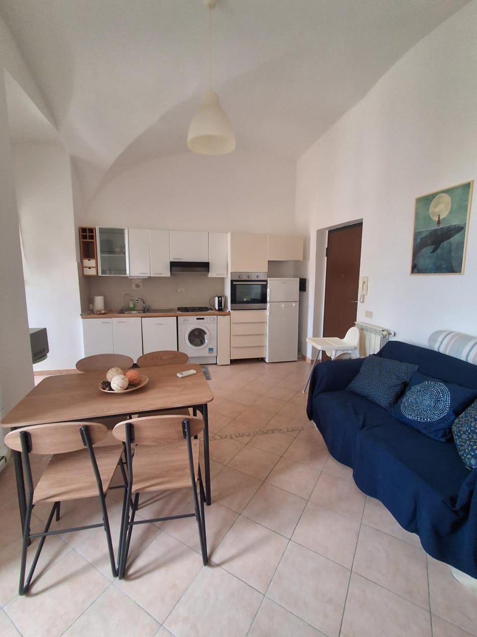 Kitchen or kitchenette, Seating area, Dining area