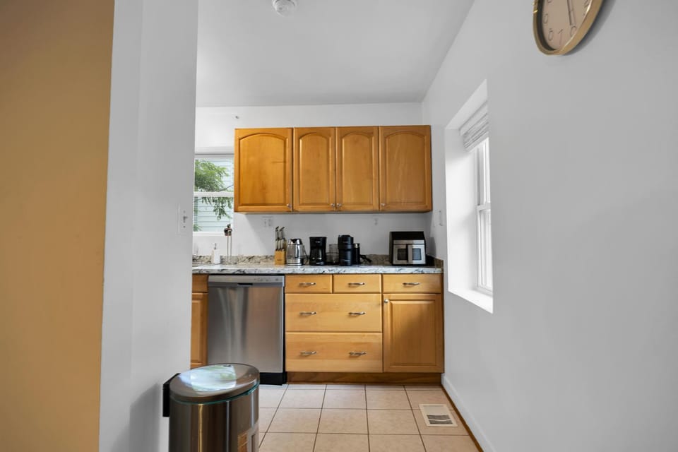 Coffee/tea facilities, Kitchen or kitchenette, minibar, pet friendly, stove