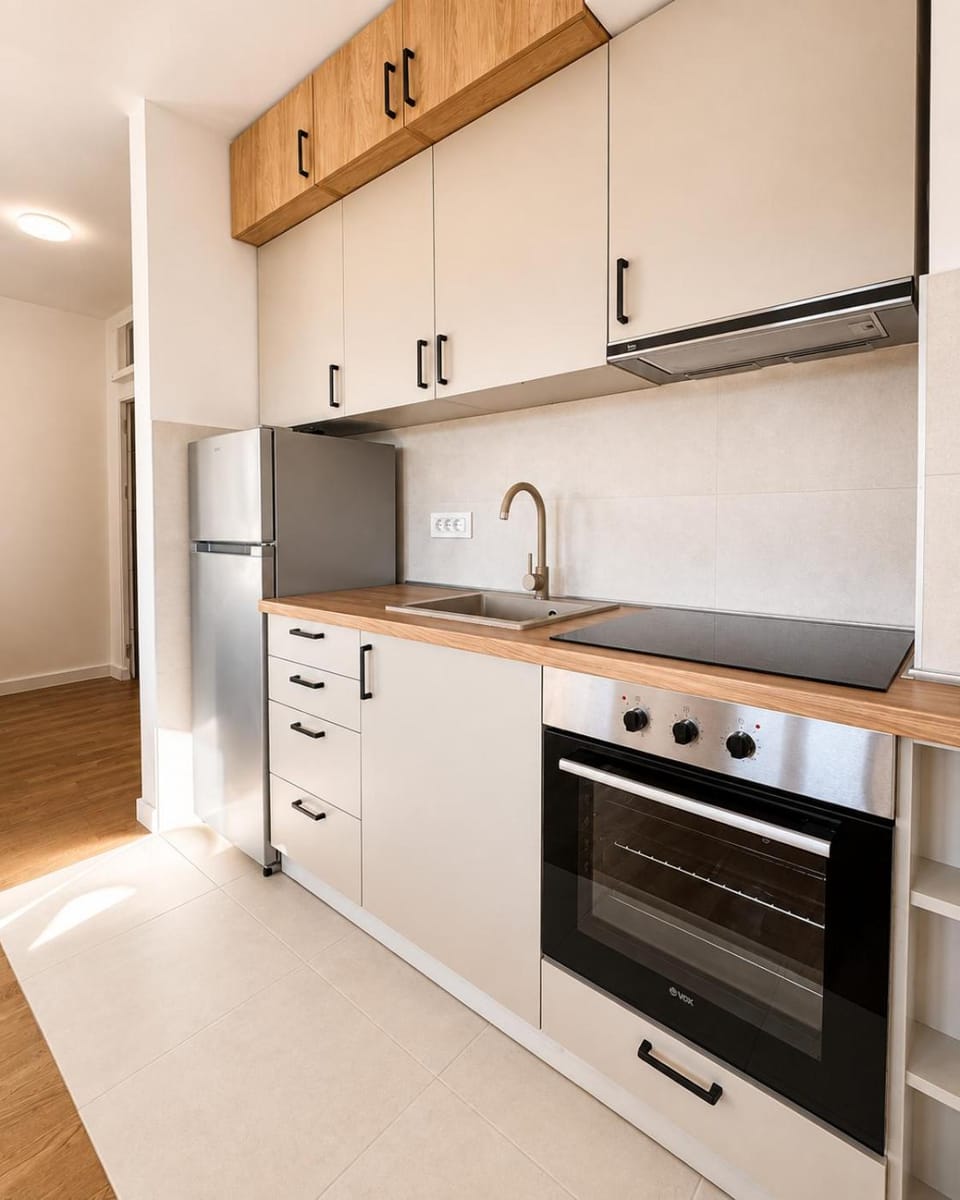 Kitchen or kitchenette, dishwasher, minibar, stove
