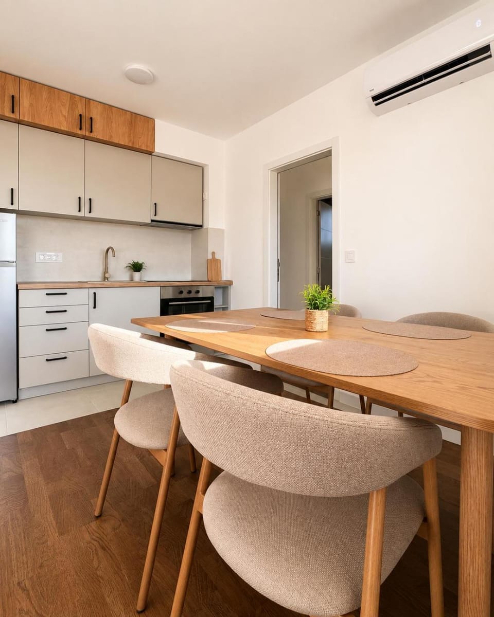 Kitchen or kitchenette, Dining area, minibar, oven, stove