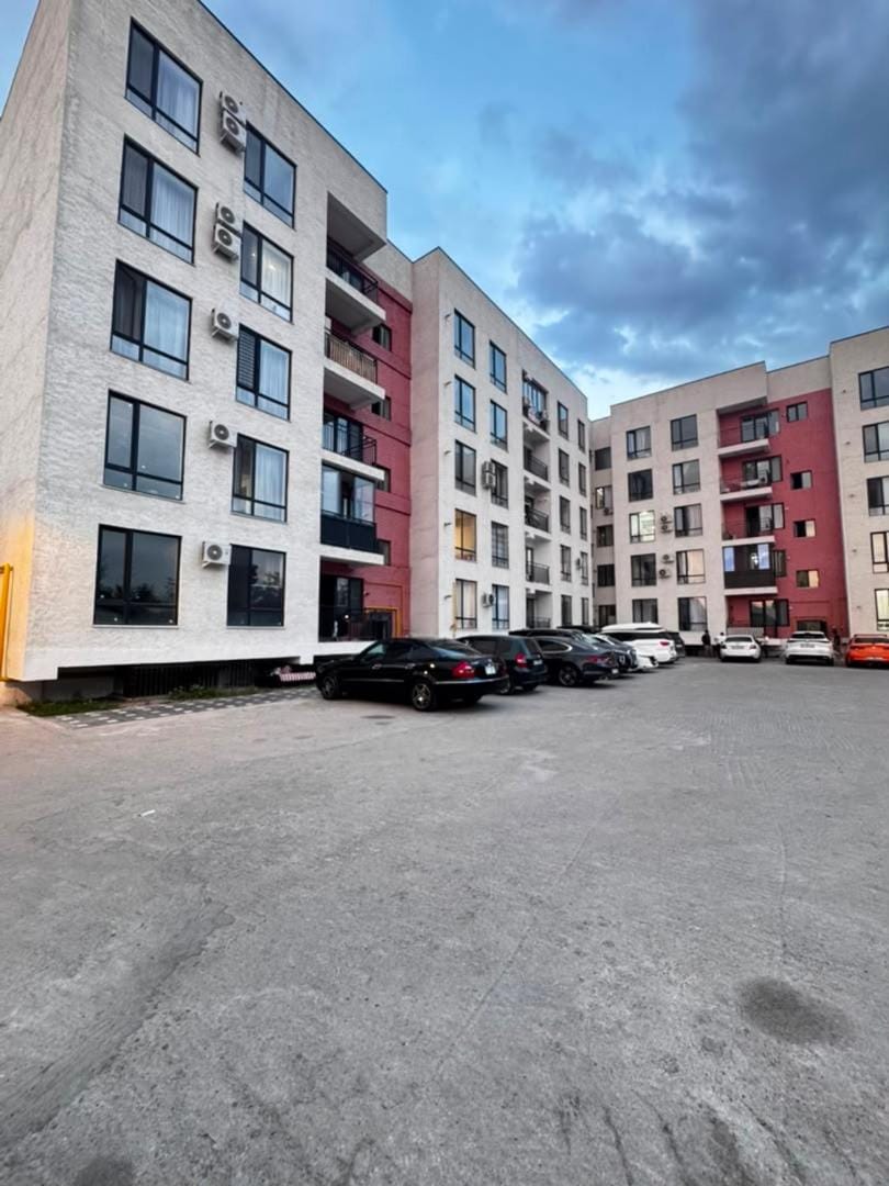 Property building, Neighbourhood, Location, Parking