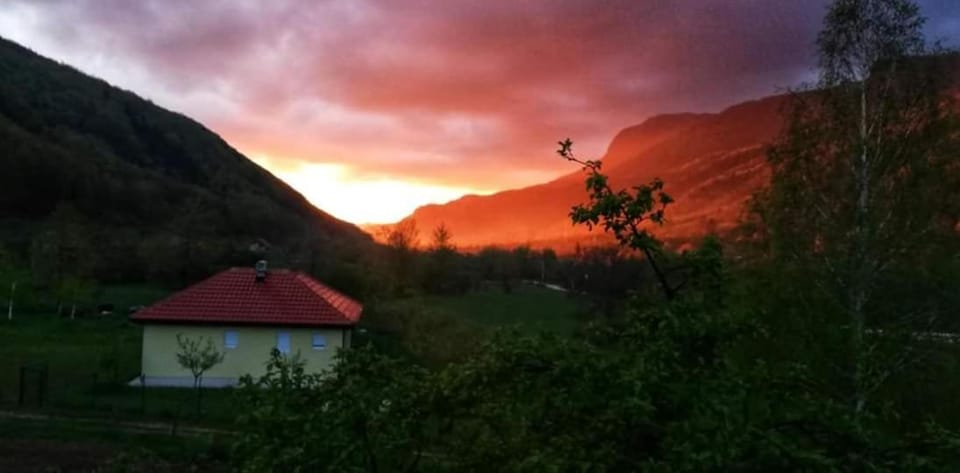 Sunny House - Morakovo Escape House in Podgorica Municipality, Montenegro