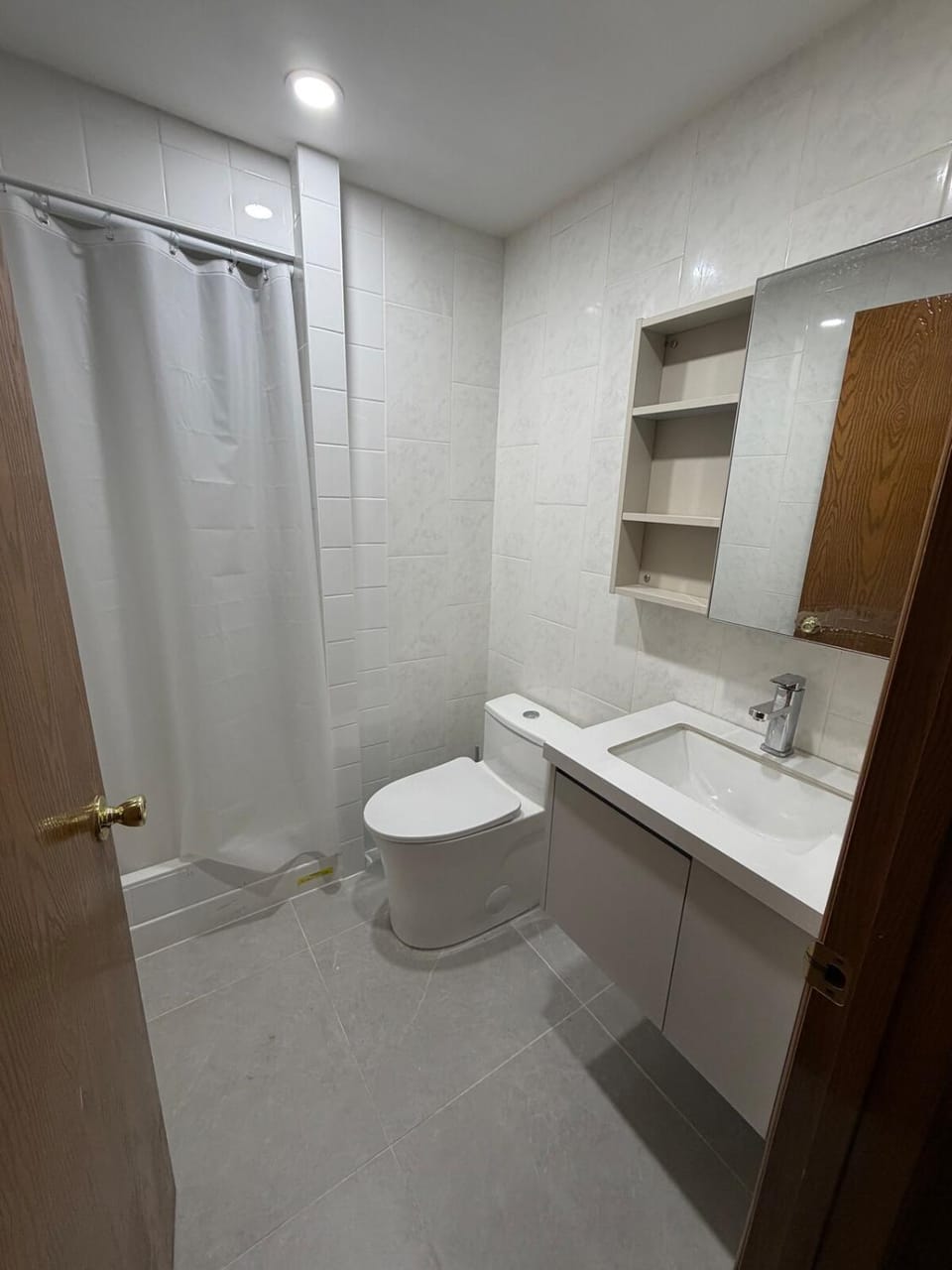 Private Room & Bath in Bronx Home Bed and Breakfast in Clason Point