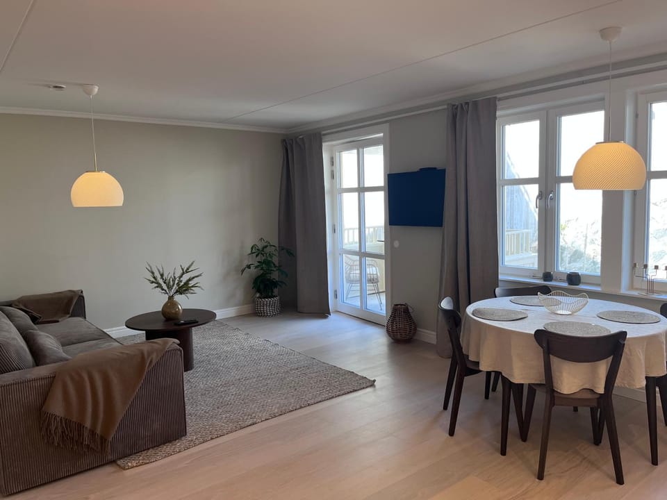Living room, Photo of the whole room, Dining area