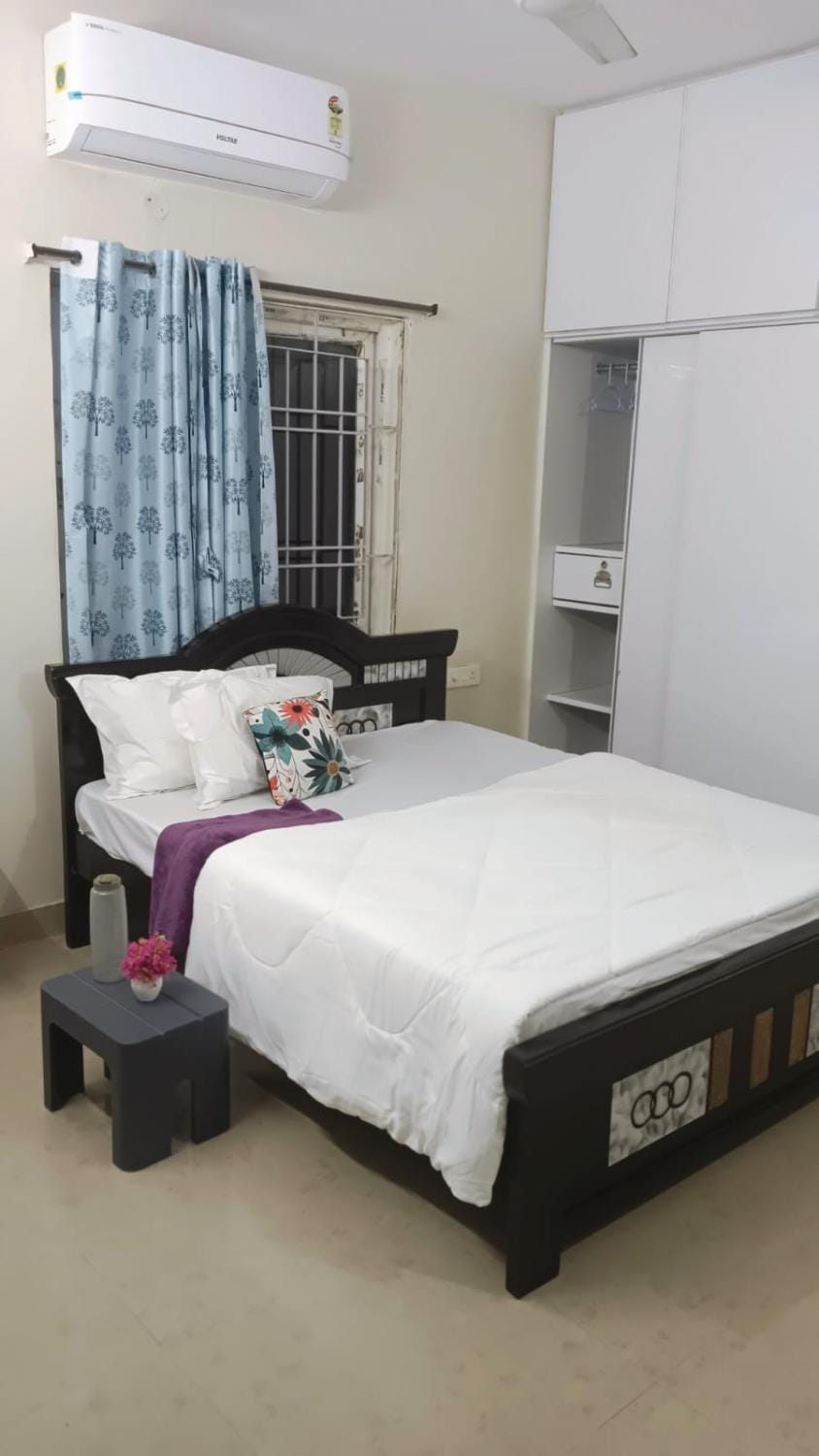 Comfort 3BHK AC Near Wipro Circle DLF US Consulate Apartment in Hyderabad