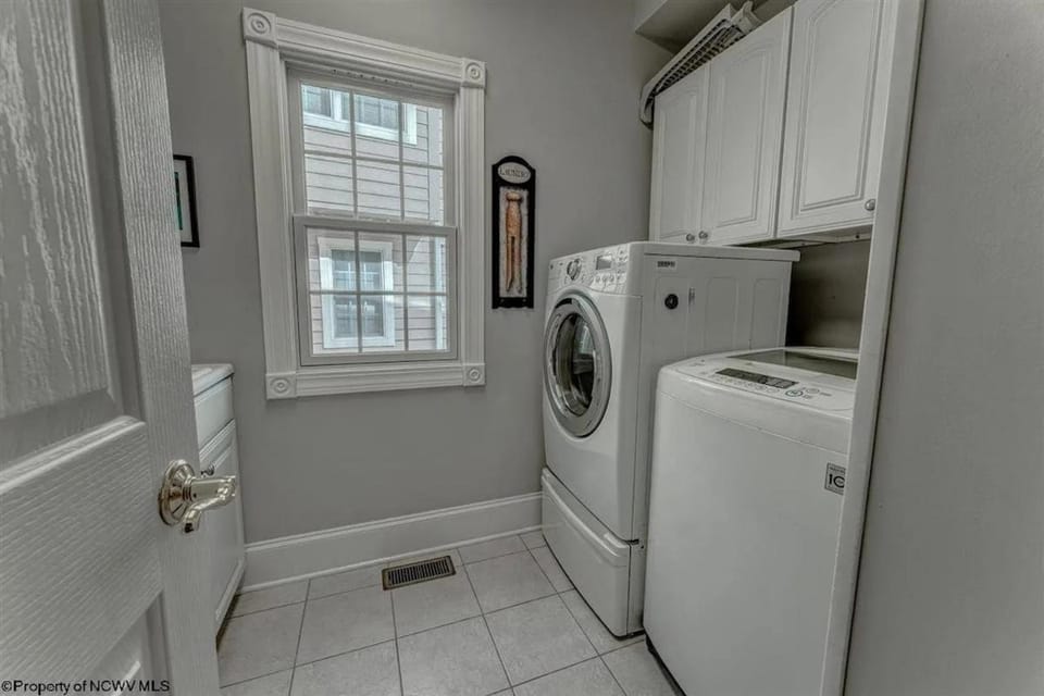Walk to WVU Campus, Stadium & Hospital, 4BR House in Morgantown