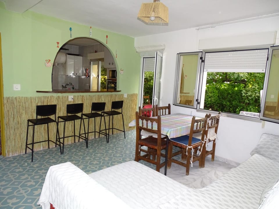 Living room, Lounge or bar, Seating area, Dining area