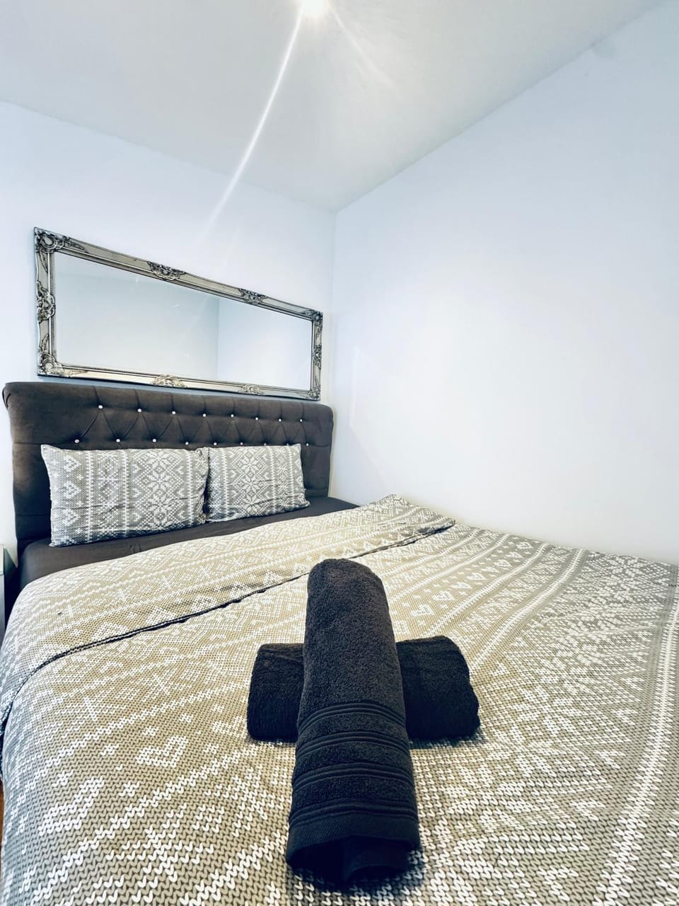 Bed, Photo of the whole room, Bedroom, towels