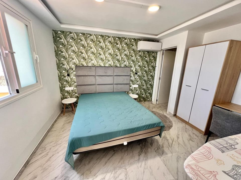 Bedroom, Mountain view, Sea view, air conditioner