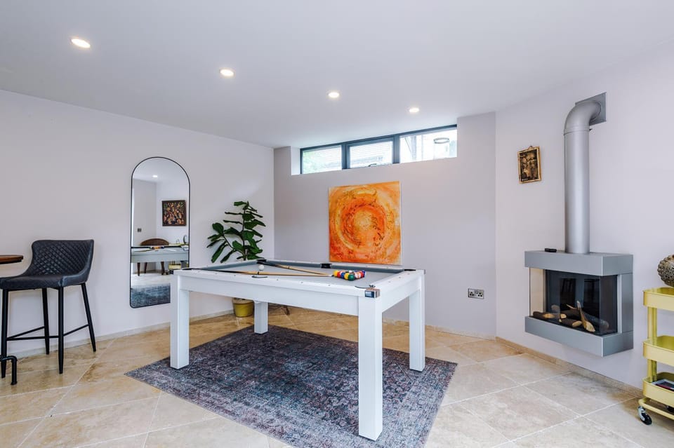 Billiard, Living room