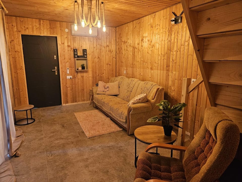 Communal lounge/ TV room, Living room, Seating area