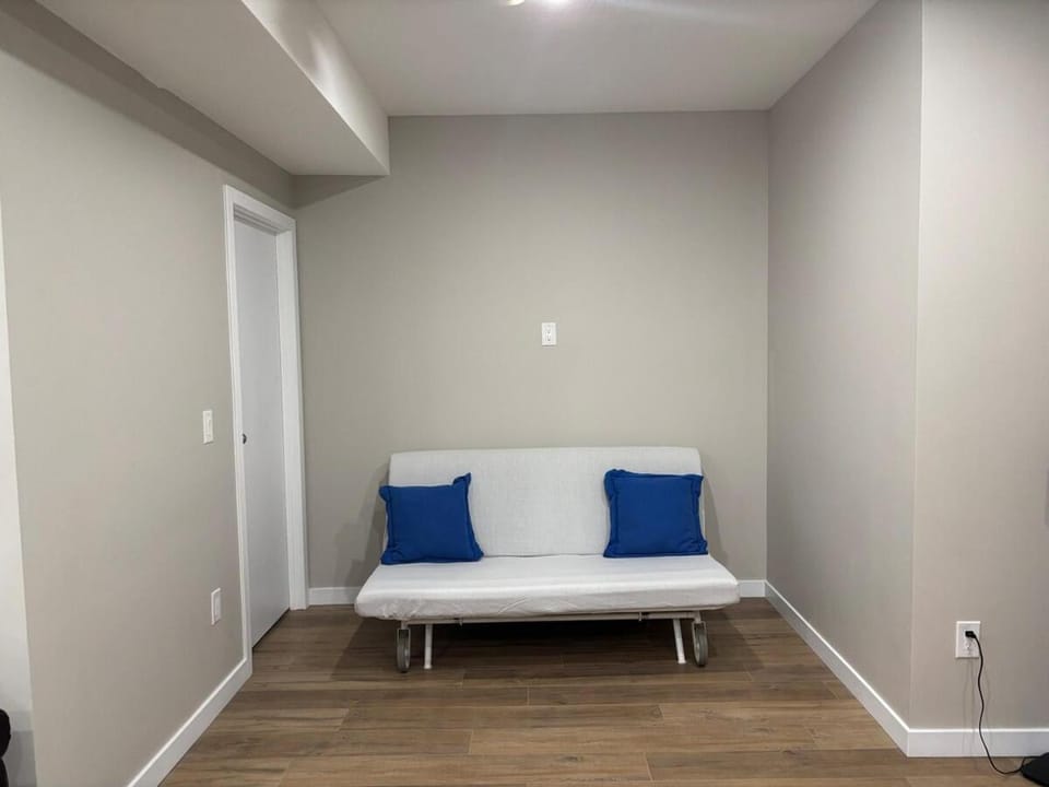 Luxury Basement suite near to YYC airport House in Calgary