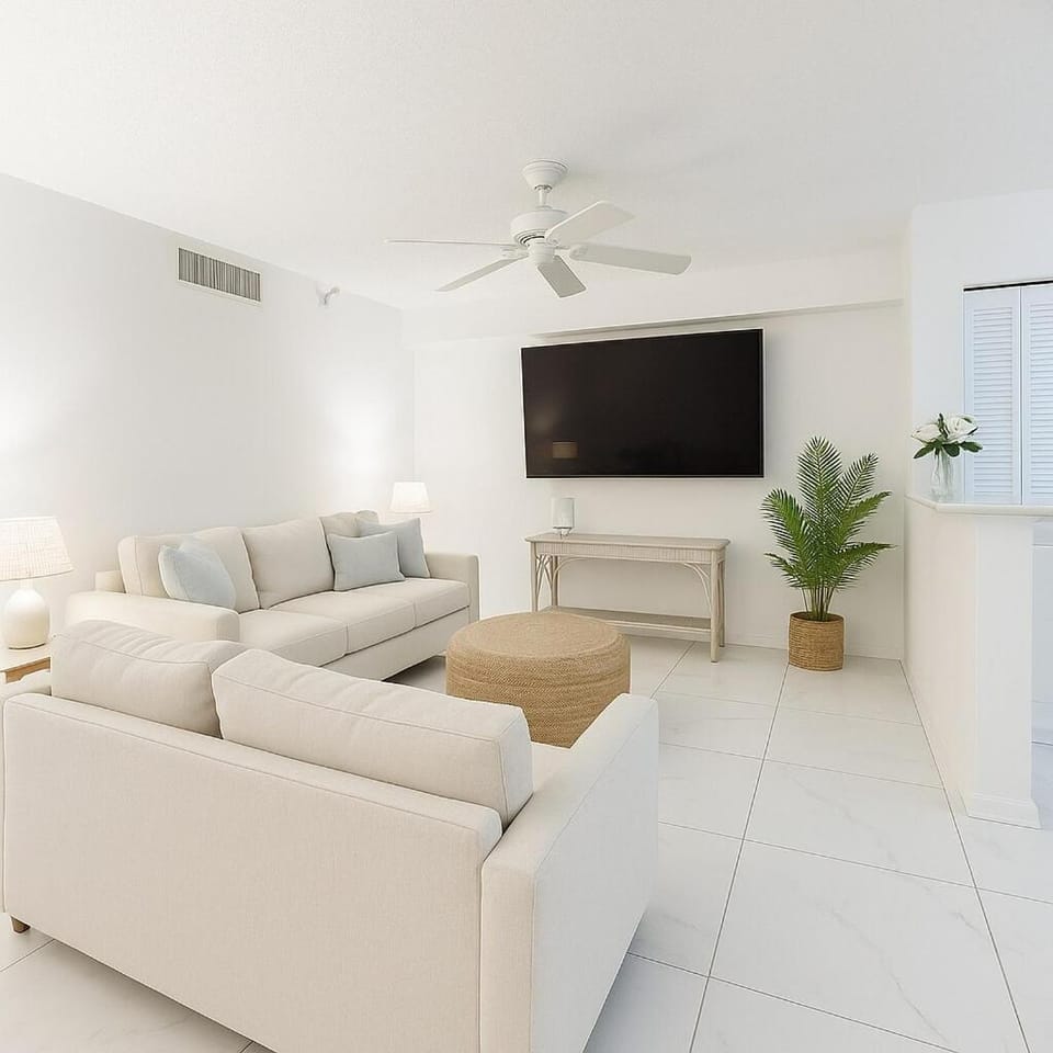 The Divine Tides Condo 5 Minute Walk to the Beach Apartment in Jupiter