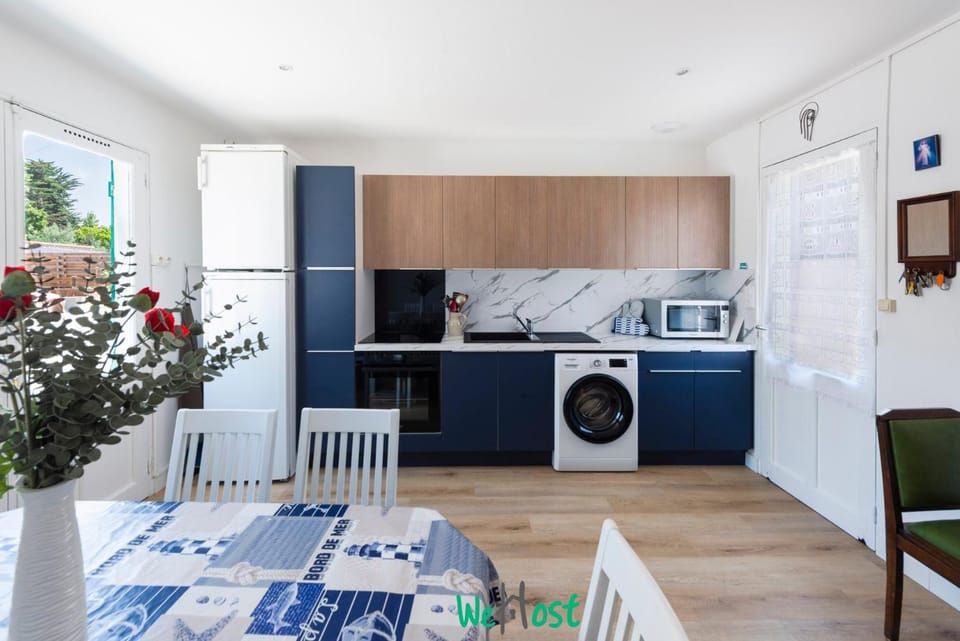 Cozy Nest with Private Garden Near Saint-Gildas Bed and Breakfast in La Plaine-sur-Mer