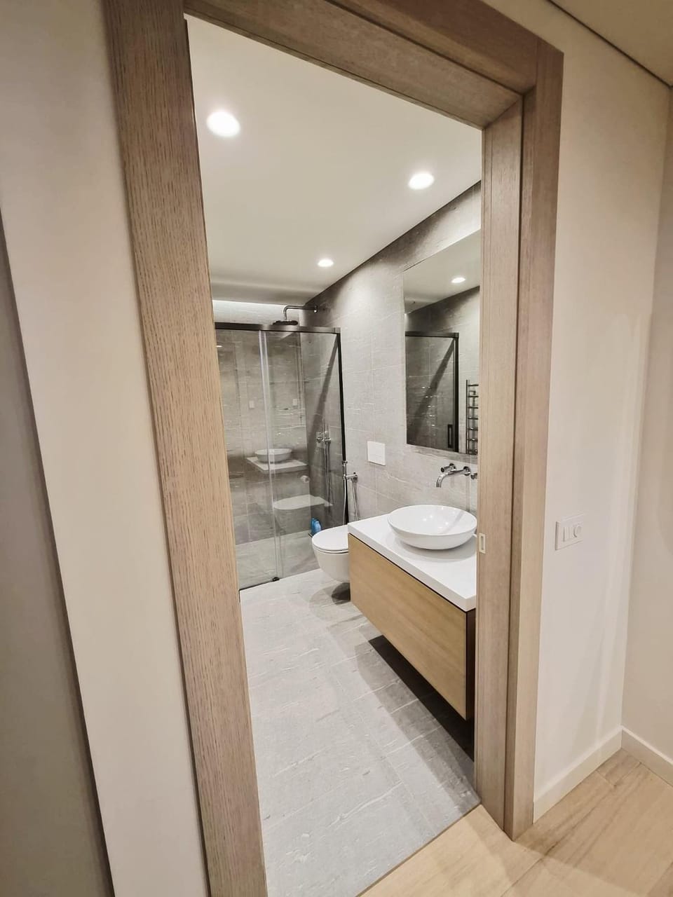 Shower, Toilet
