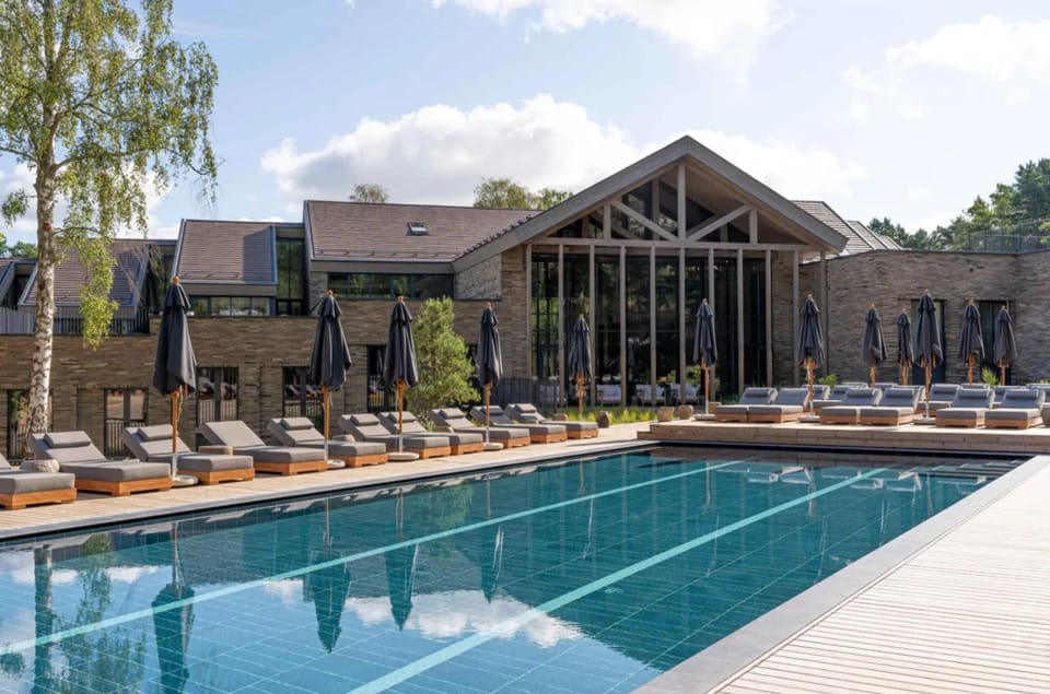Property building, Swimming pool, Swimming pool