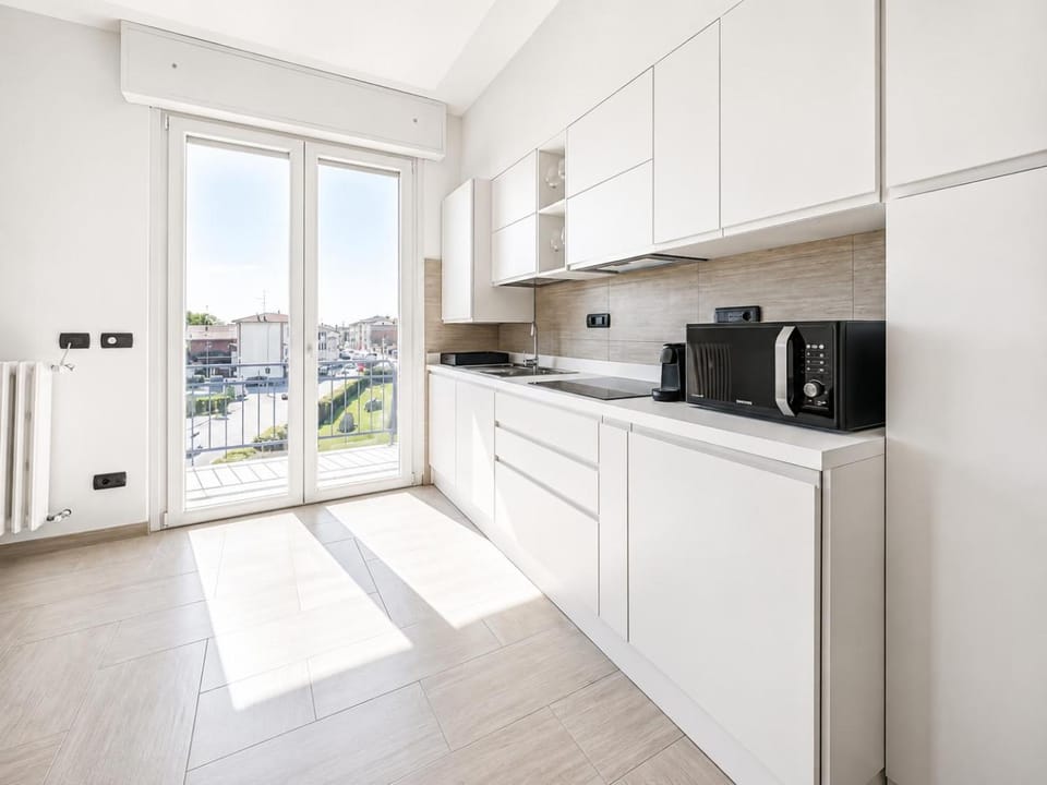 Coffee/tea facilities, Kitchen or kitchenette, dishwasher, stove