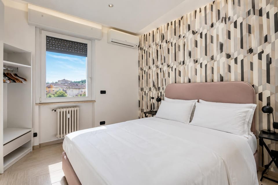 Bed, Photo of the whole room, Bedroom, wardrobe, air conditioner