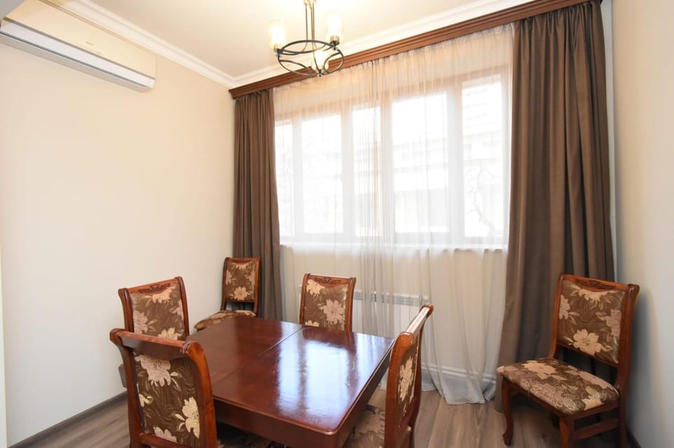 Living room, Seating area, Dining area, air conditioner
