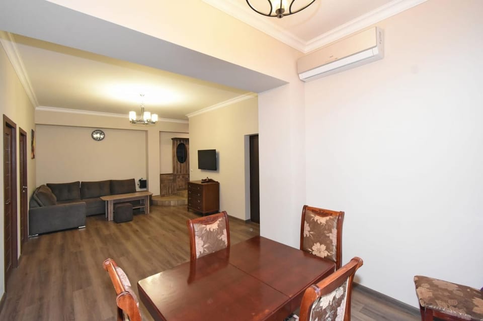 Living room, Seating area, Dining area, air conditioner