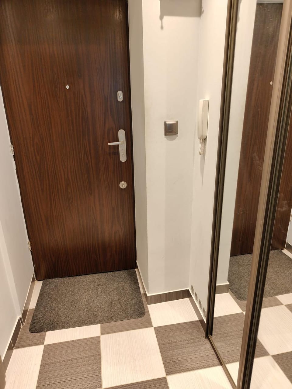 Facade/entrance, wardrobe