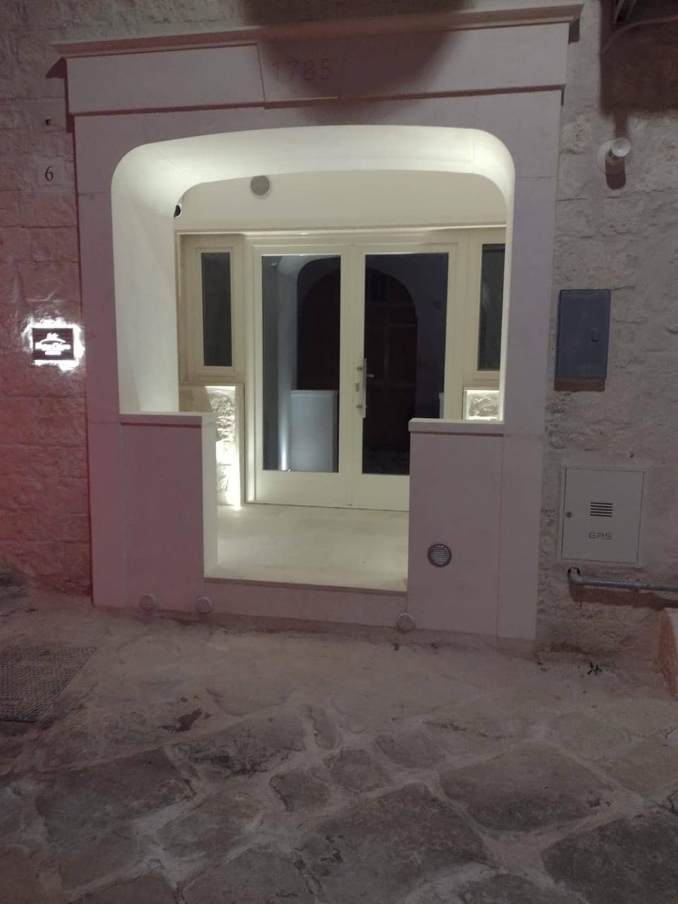 Facade/entrance, Night