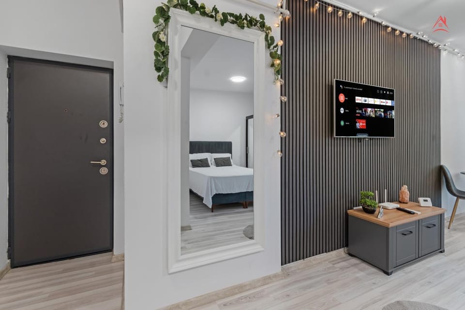 Bed, TV and multimedia, Photo of the whole room, Bedroom, hair dresser