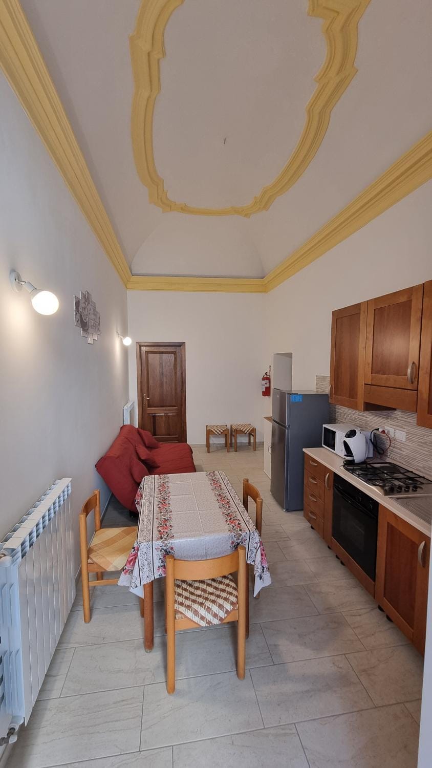 Kitchen or kitchenette, Seating area