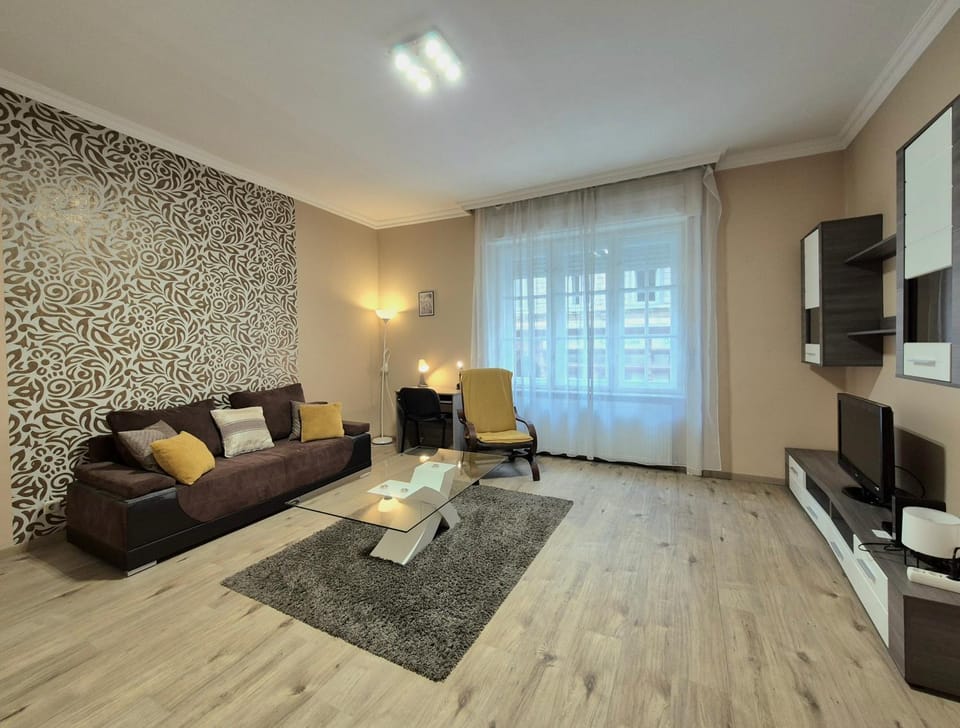 K42- Budapest Central 2 Bedroom Apartment in 7th District Apartment in Budapest