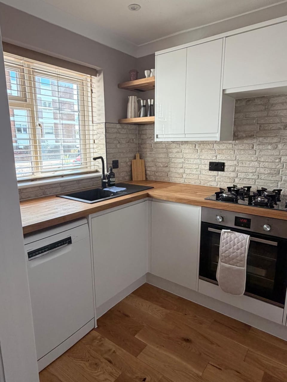 Sunshine Coast House - 2 bedroom luxury house in town centre House in Eastbourne