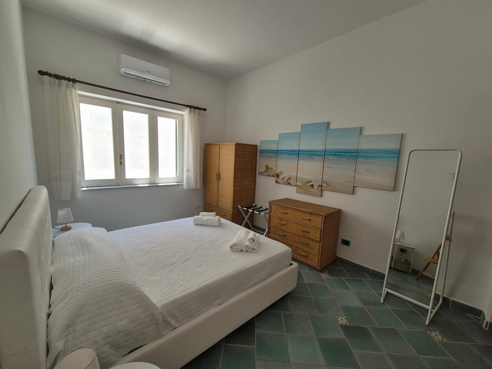 Bed, Photo of the whole room, Bedroom, wardrobe, air conditioner