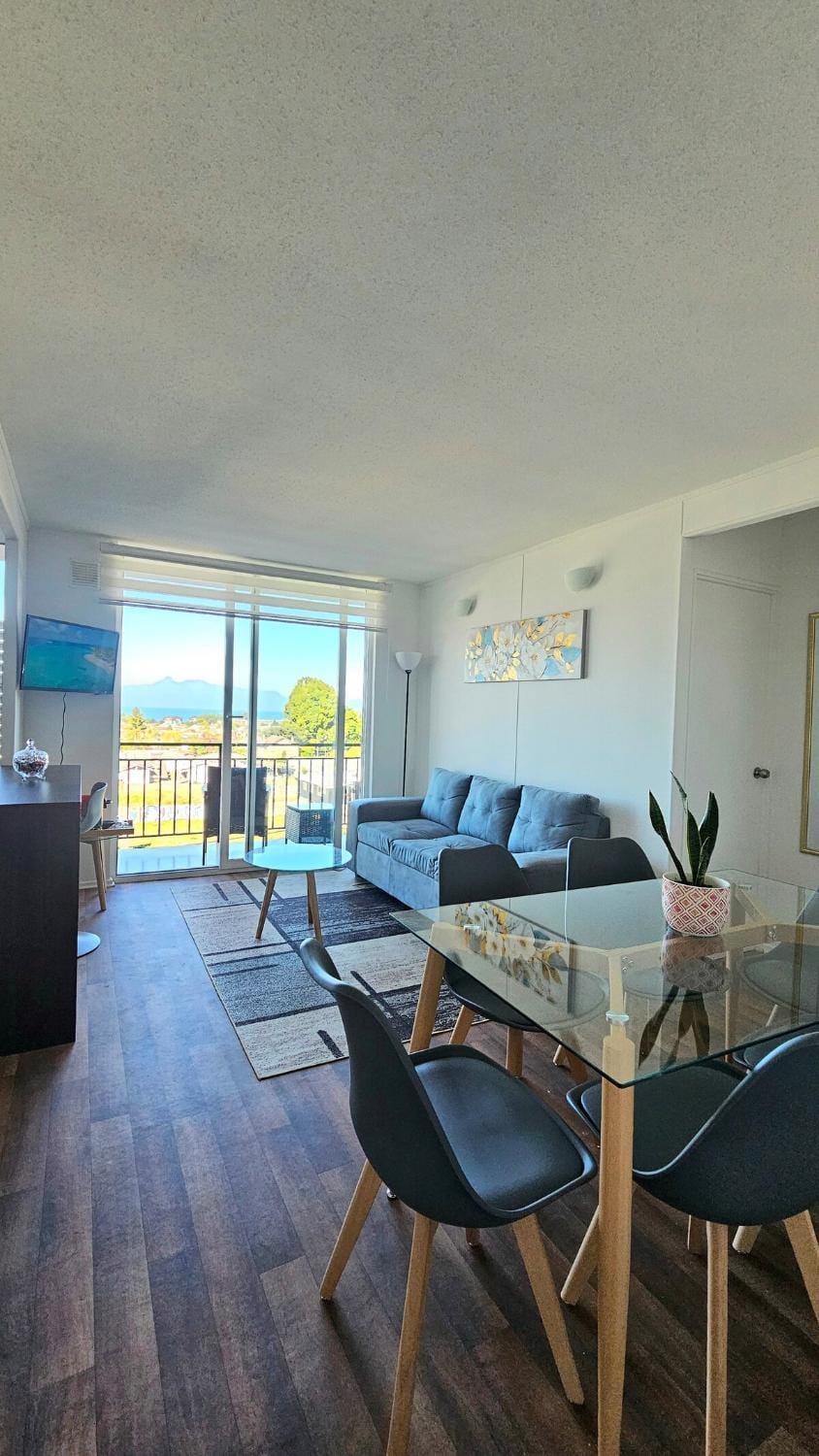 TV and multimedia, Balcony/Terrace, Living room, Seating area, Dining area