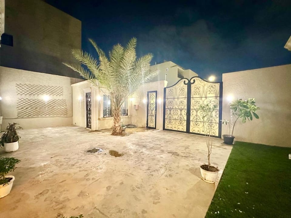 فيلا حديث اليرموك Villa in Riyadh