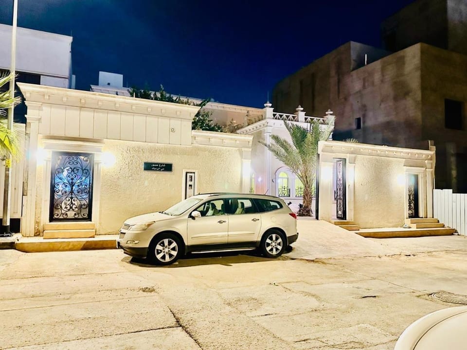 فيلا حديث اليرموك Villa in Riyadh